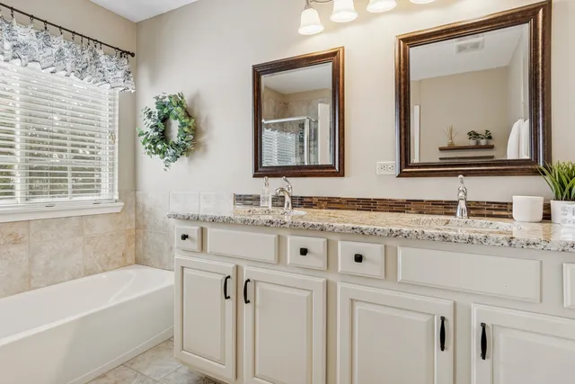 $450,000 | 1223 Townes Circle, Aurora, IL 60502