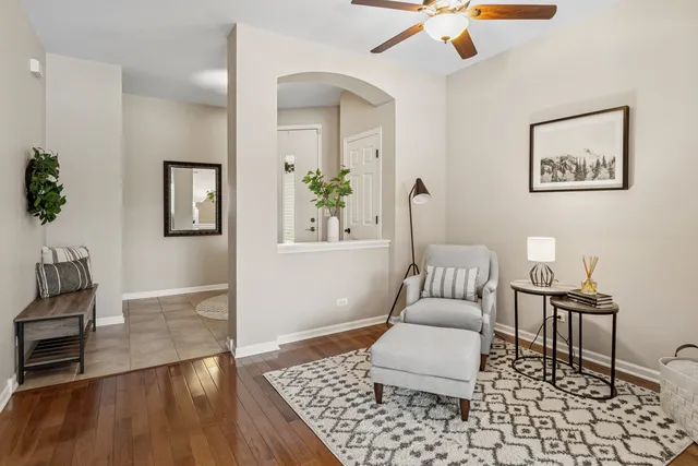 $450,000 | 1223 Townes Circle, Aurora, IL 60502