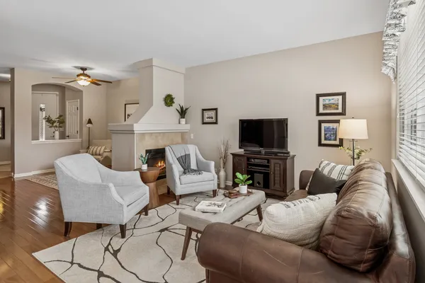 $445,000 | 1223 Townes Circle, Aurora, IL 60502