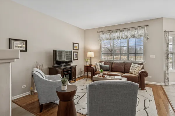 $445,000 | 1223 Townes Circle, Aurora, IL 60502