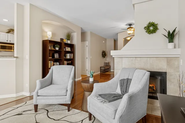 $450,000 | 1223 Townes Circle, Aurora, IL 60502