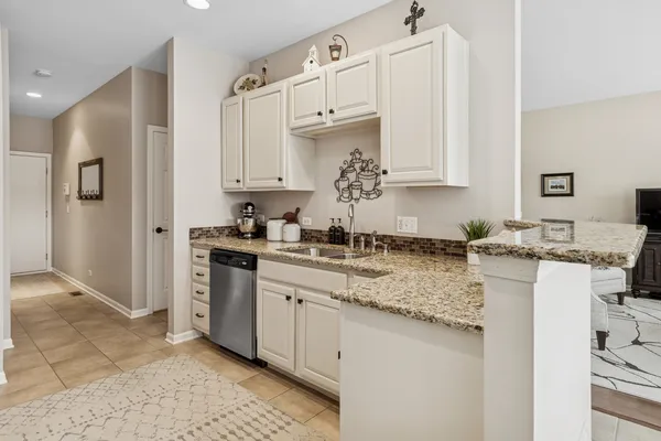 $445,000 | 1223 Townes Circle, Aurora, IL 60502