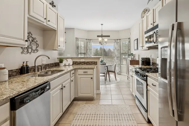 $450,000 | 1223 Townes Circle, Aurora, IL 60502