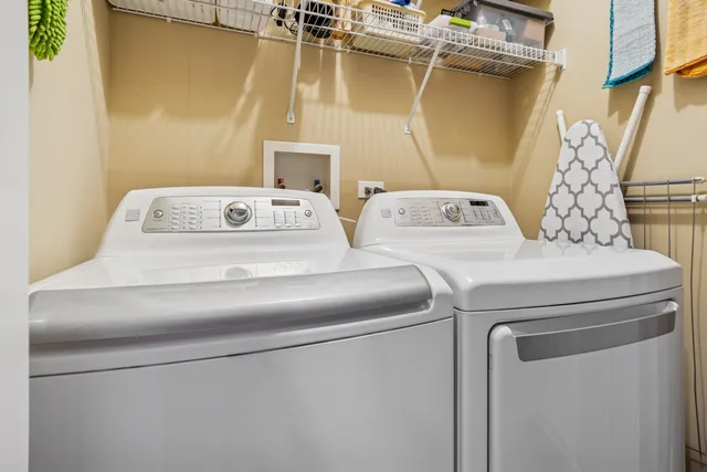 $450,000 | 1223 Townes Circle, Aurora, IL 60502