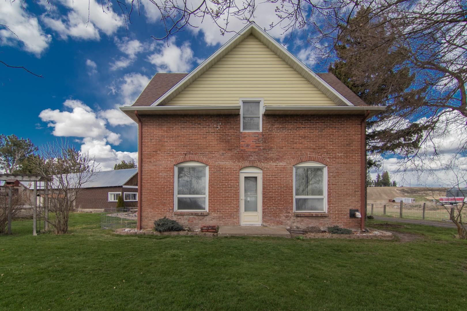 704 West Spring Valley Road Latah, WA 99018 - Photo 1 of 31 Gallery Image 1