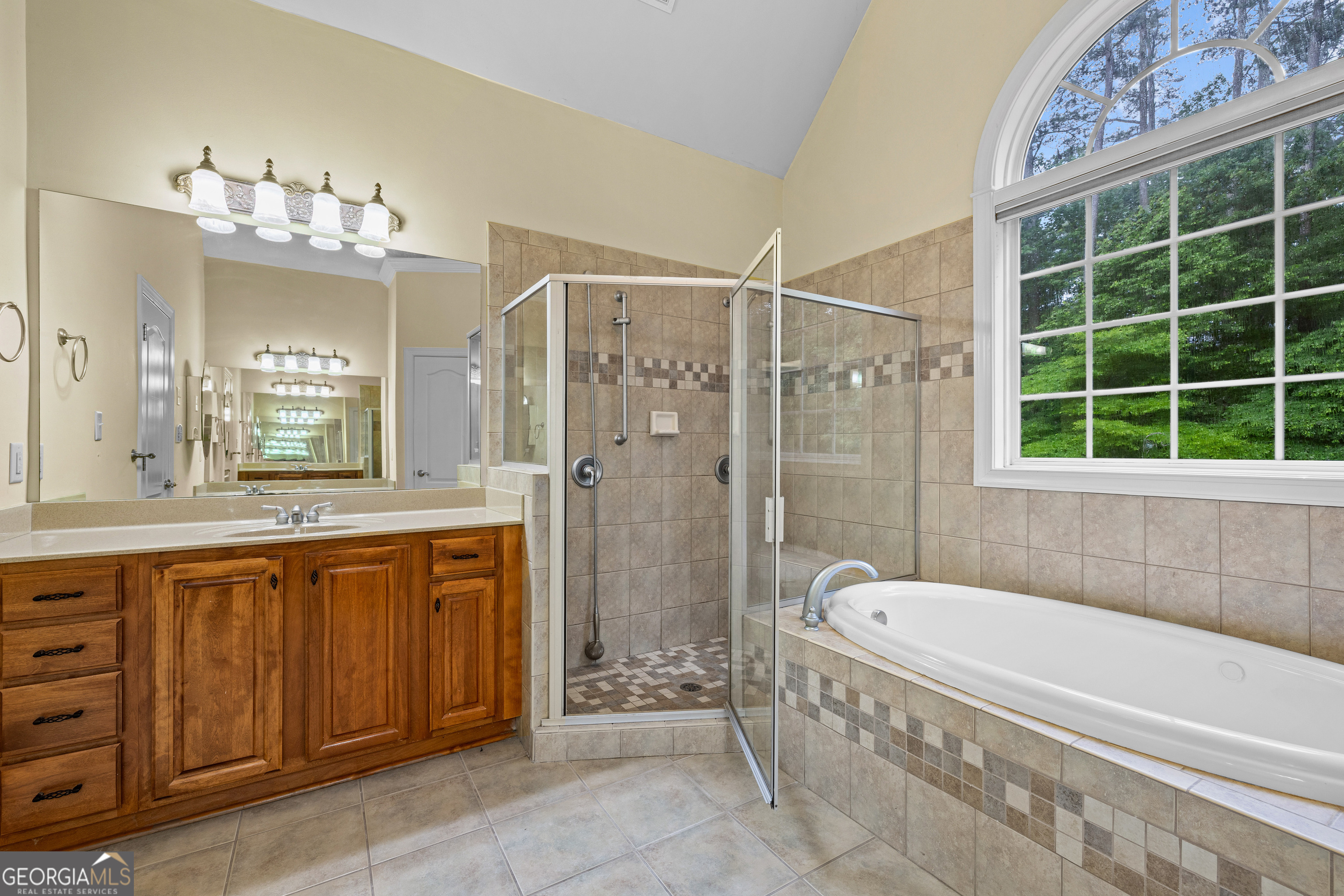 120 Shankhill Ridge Tyrone, GA 30290 - Photo 25 of 54 a bathroom with a tub a sink and mirror