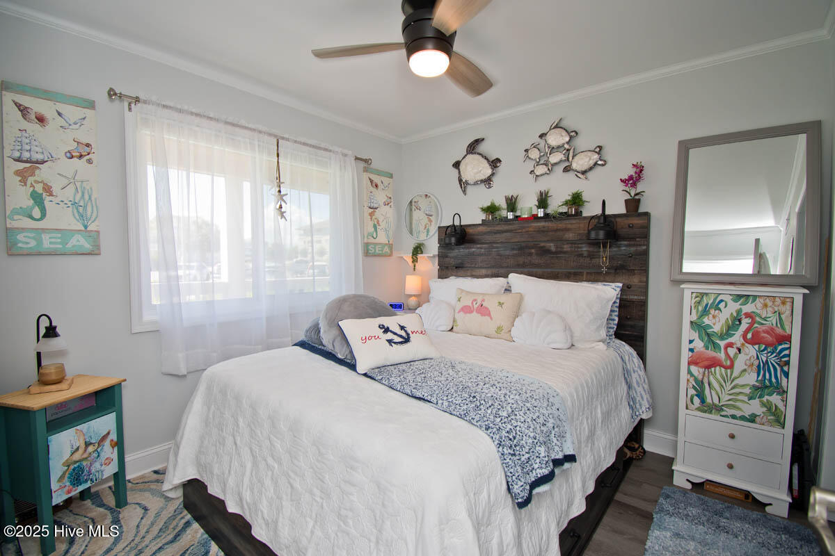 650 Cedar Point Boulevard, Unit A15 Cedar Point, NC 28584 - Photo 7 of 34 Beautiful decor!