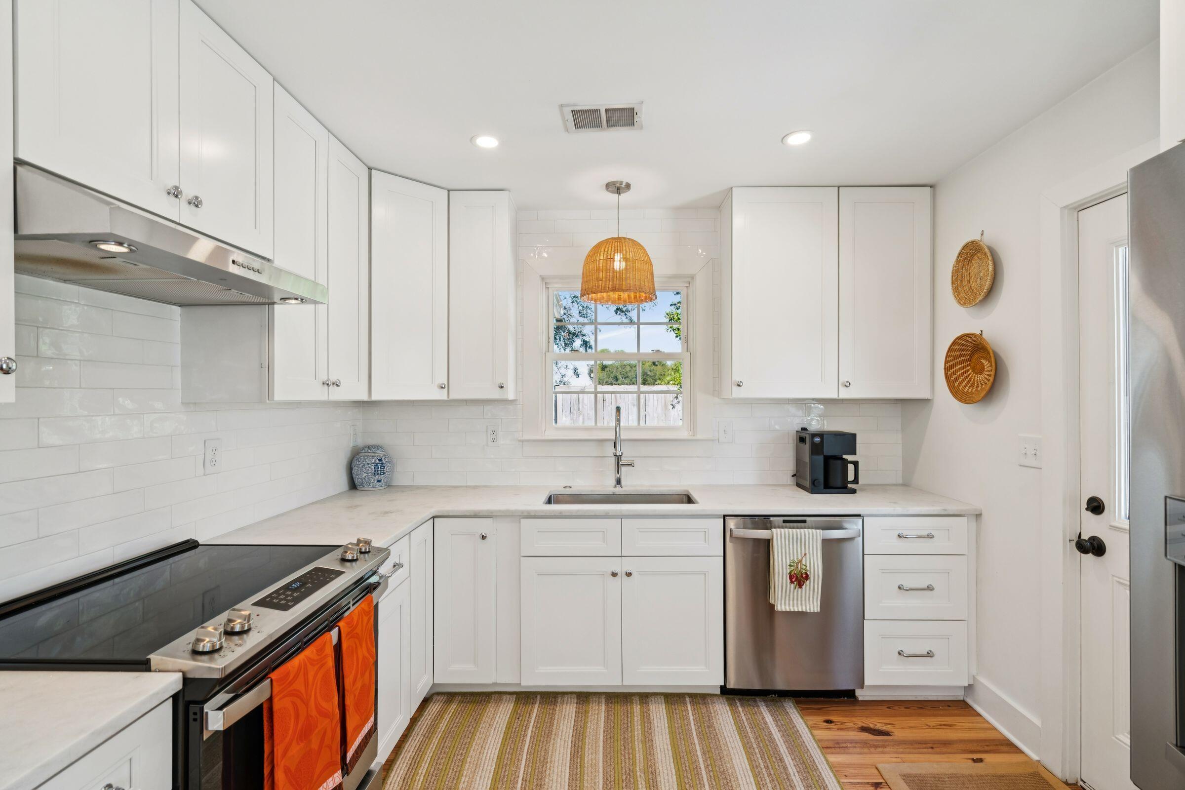 138 Rose Lane Mount Pleasant, SC 29464 - Photo 12 of 39 138RoseLn-KeenEyeMarketing-021