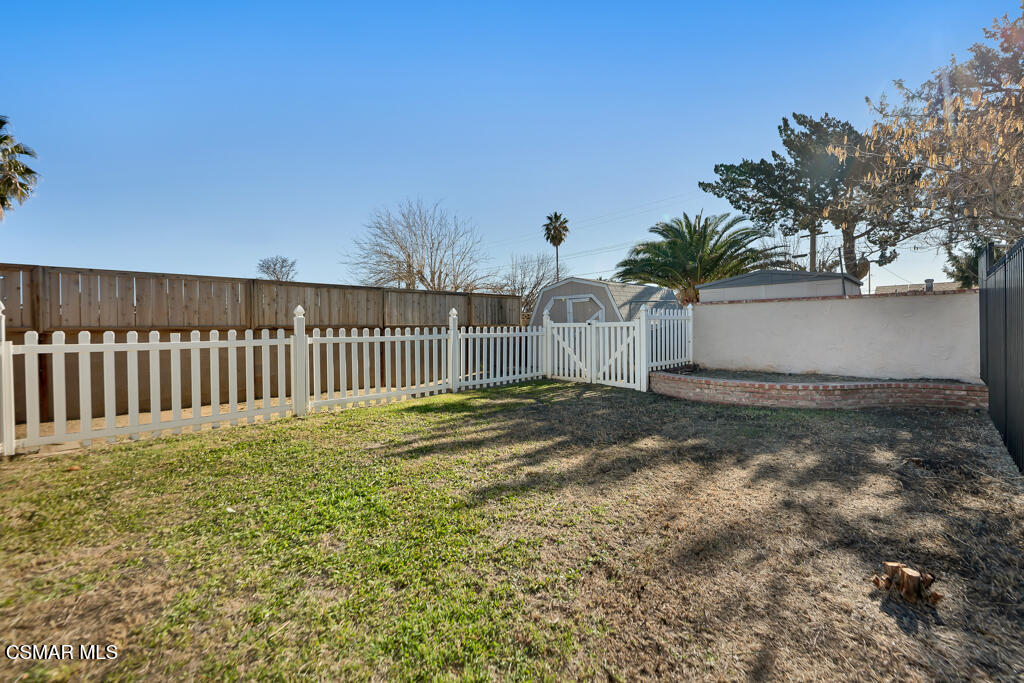 39202 Willowvale Road Palmdale, CA 93551 - Photo 27 of 36 a view of a yard with wooden fence