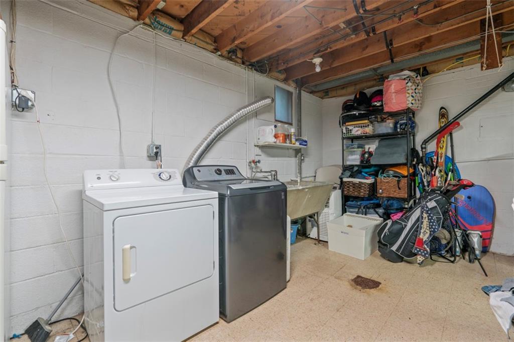1538 Rutherford Avenue Pittsburgh, PA 15216 - Photo 38 of 43 a utility room with dryer and washer