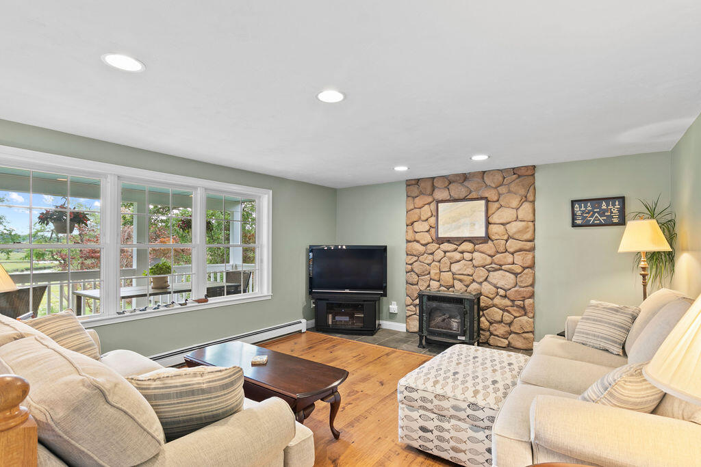 72 Dillingham Avenue Sandwich, MA 02563 - Photo 13 of 46 IMG_5805