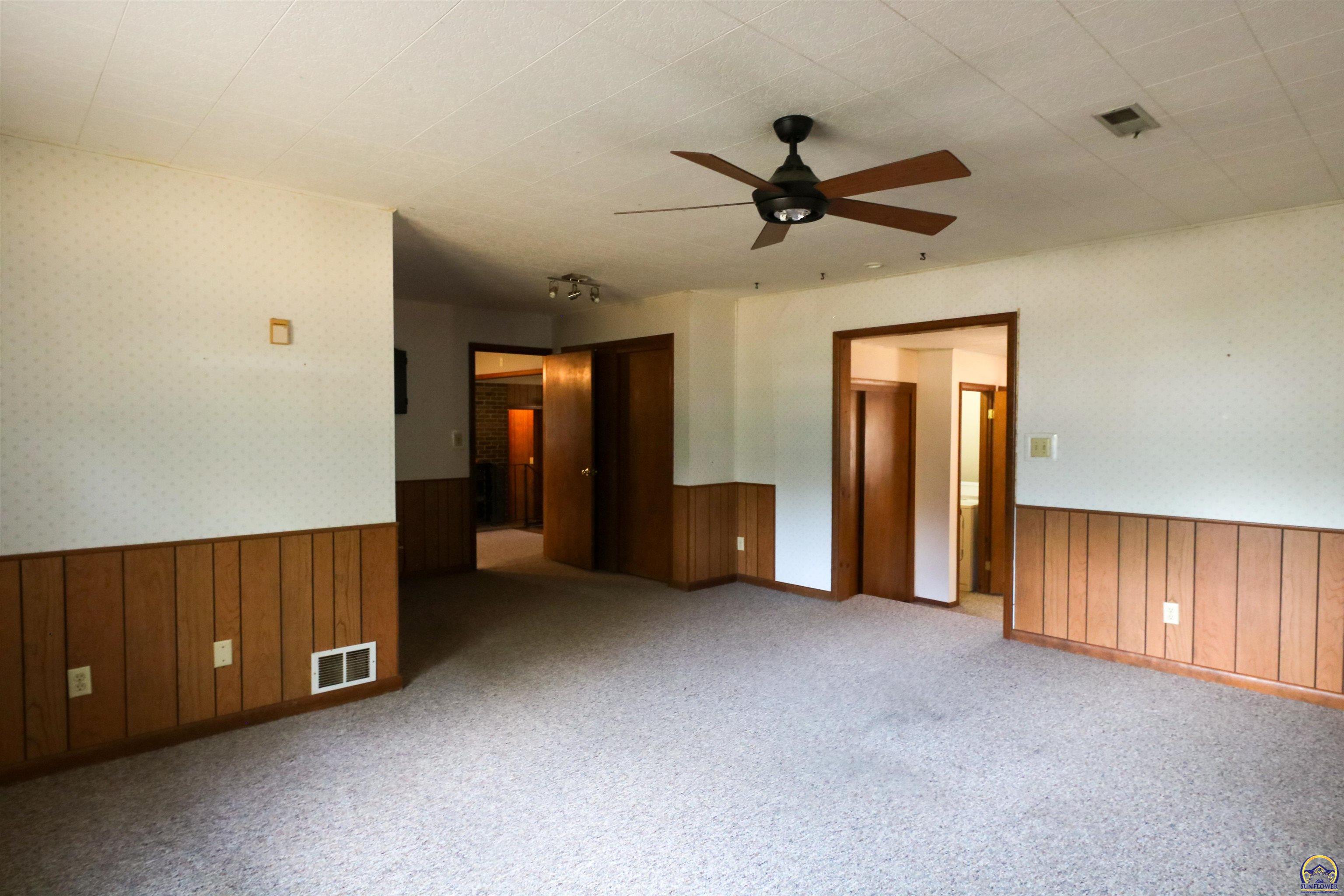 475 Aa 80 Road Fall River, KS 67047 - Photo 30 of 65 Living Room