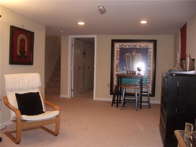 2414 Bristol Road Columbus, OH 43221 - Photo 10 of 18
