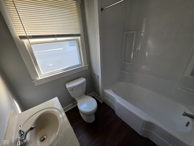 $599 | 2 East Washington Street, Indianapolis, IN 46204