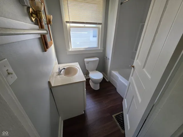 $599 | 2 East Washington Street, Indianapolis, IN 46204