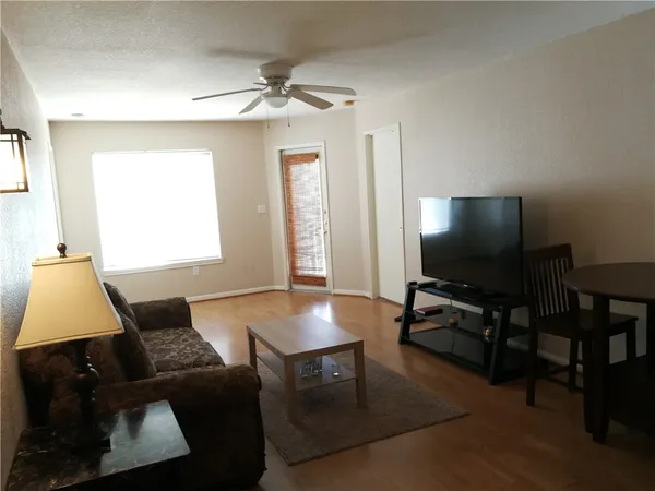 $455 | 517 Southwest Parkway, Unit 203, College Station, TX 77840
