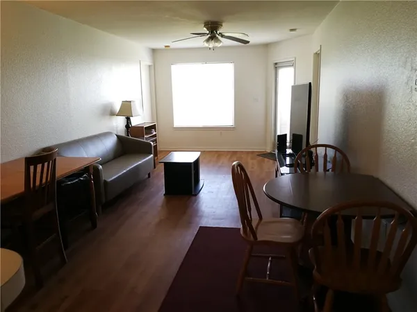 $455 | 517 Southwest Parkway, Unit 203, College Station, TX 77840
