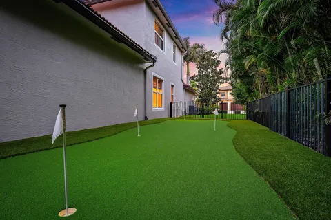 a view of a house with backyard and garden
