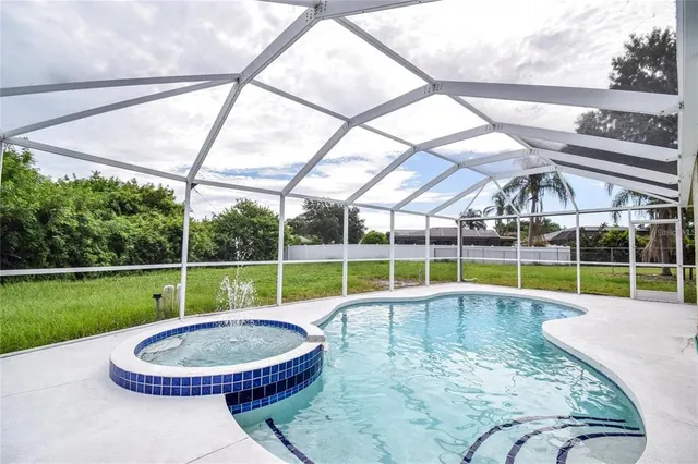 $2,450 | 2069 Country Meadows Lane, Sarasota, FL 34235