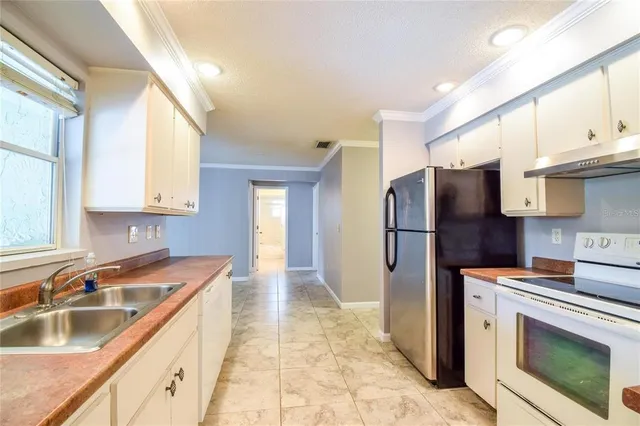 $2,450 | 2069 Country Meadows Lane, Sarasota, FL 34235