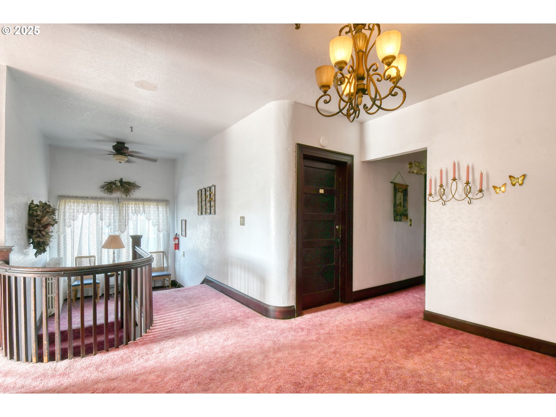 714 Southeast Byers Avenue Pendleton, OR 97801 - Photo 15 of 46 a view of hallway with a kitchen