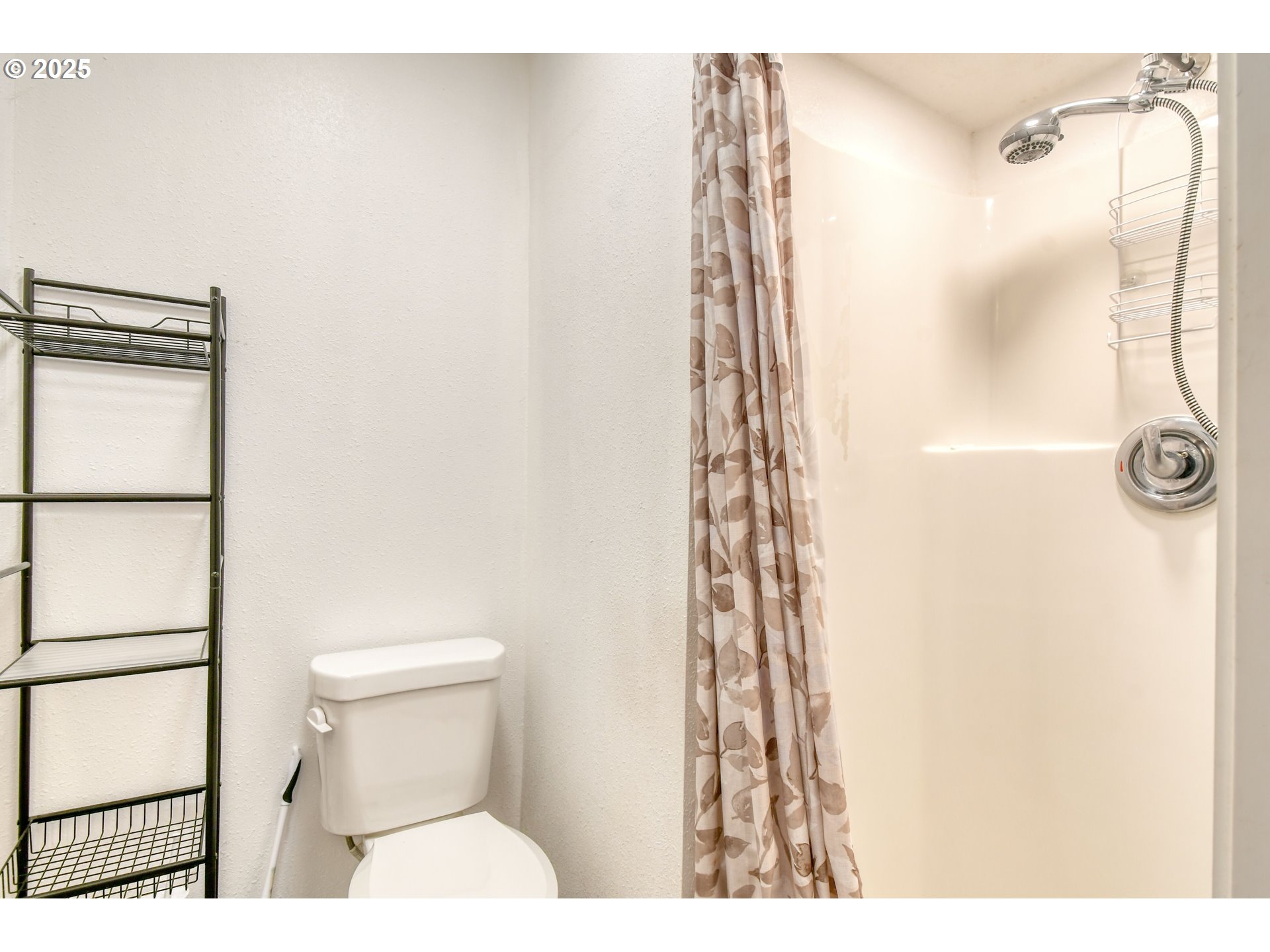 714 Southeast Byers Avenue Pendleton, OR 97801 - Photo 23 of 46 a bathroom with a shower toilet and sink