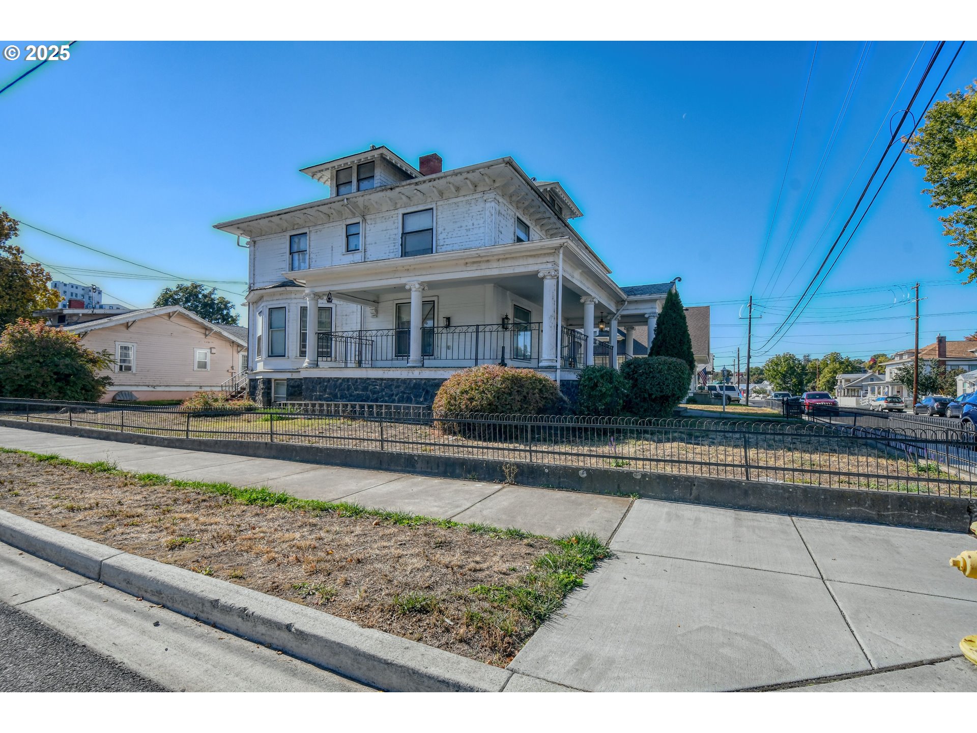714 Southeast Byers Avenue Pendleton, OR 97801 - Photo 3 of 46 a front view of a house with shrubs