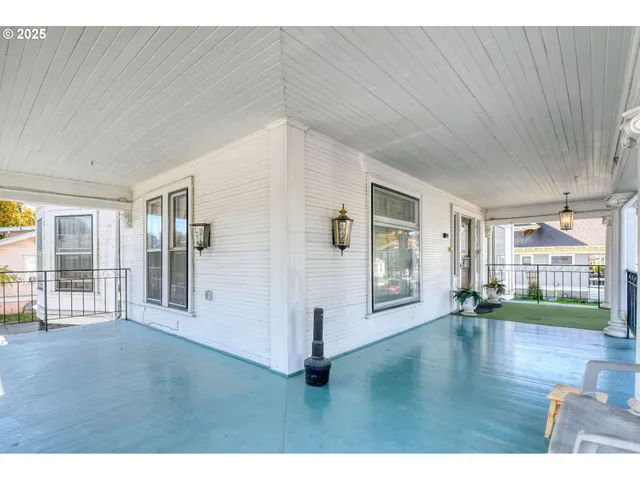 a picture of a bench in a bathroom