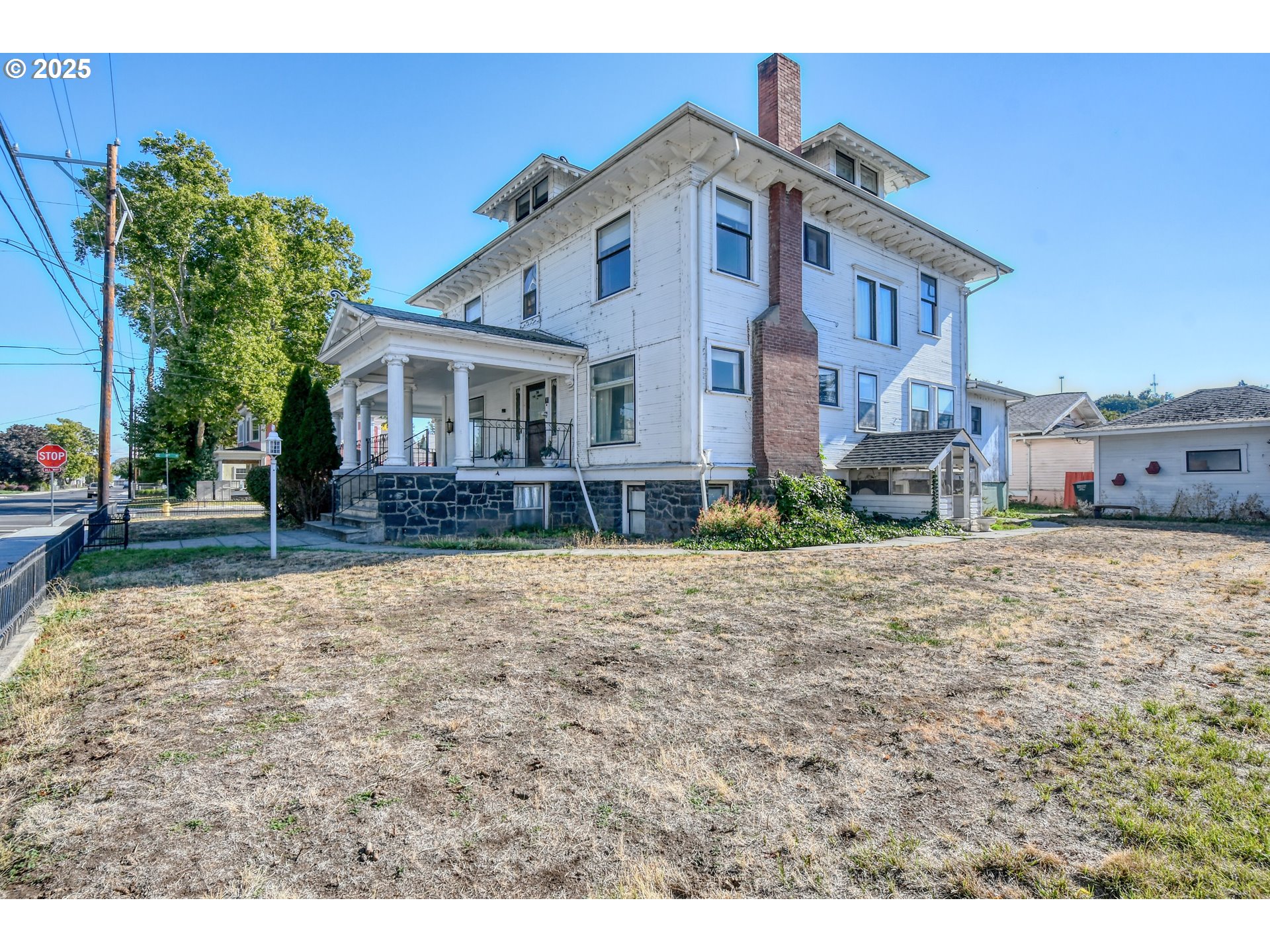 714 Southeast Byers Avenue Pendleton, OR 97801 - Photo 35 of 46 a front view of a house with a yard
