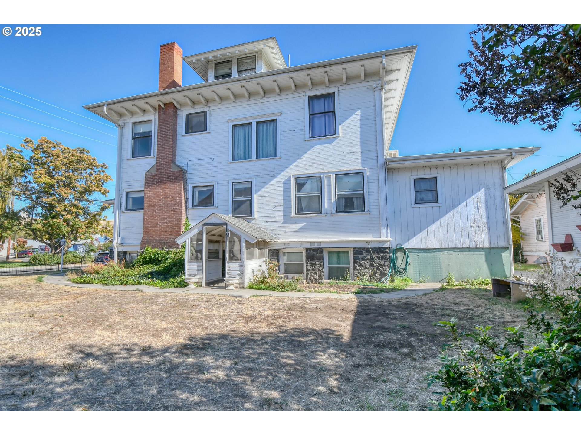 714 Southeast Byers Avenue Pendleton, OR 97801 - Photo 36 of 46 a front view of a house with a yard