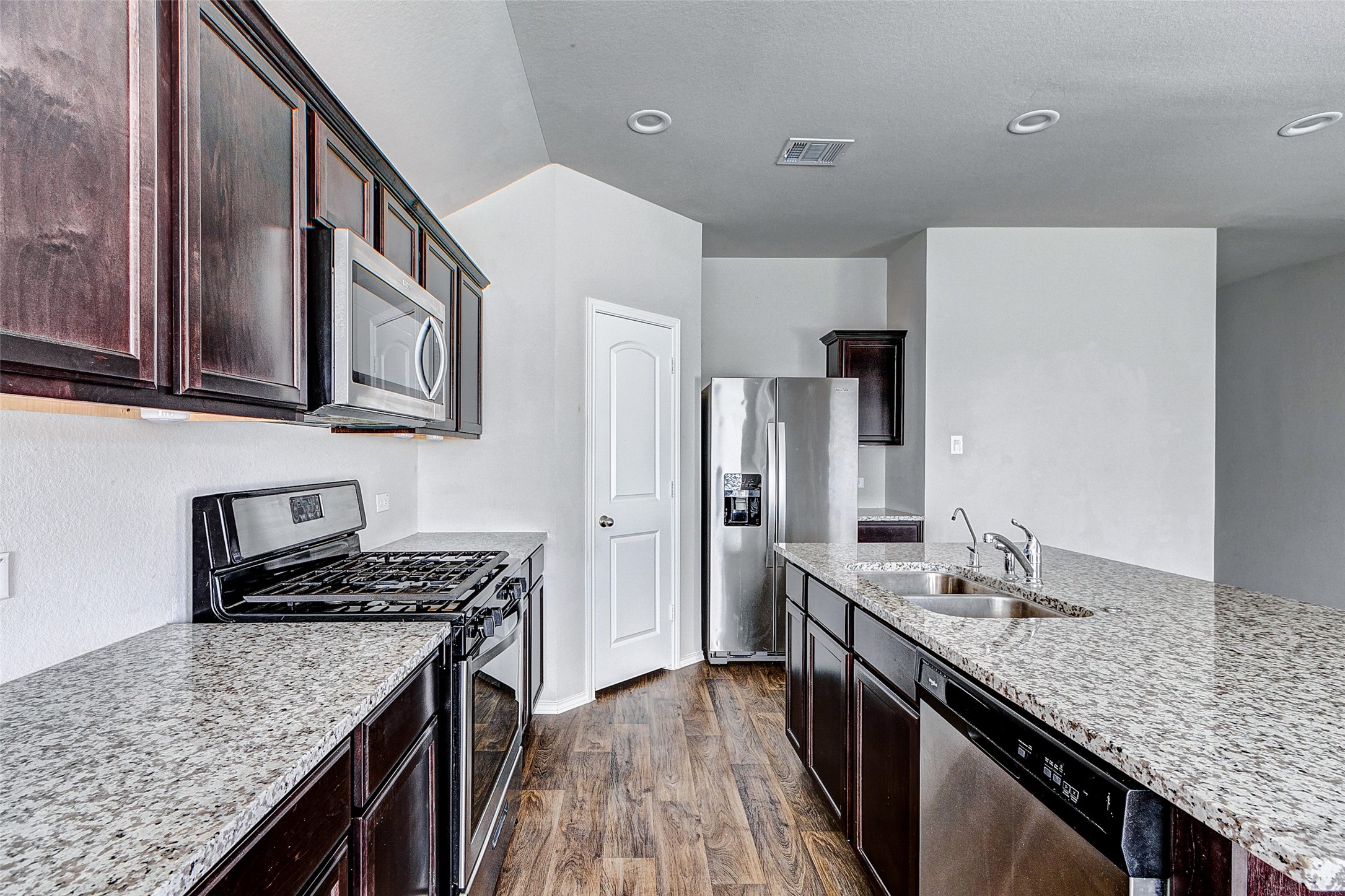 40454 Red Poppy Lane Magnolia, TX 77354 - Photo 8 of 23 a kitchen with stainless steel appliances granite countertop a sink stove and refrigerator
