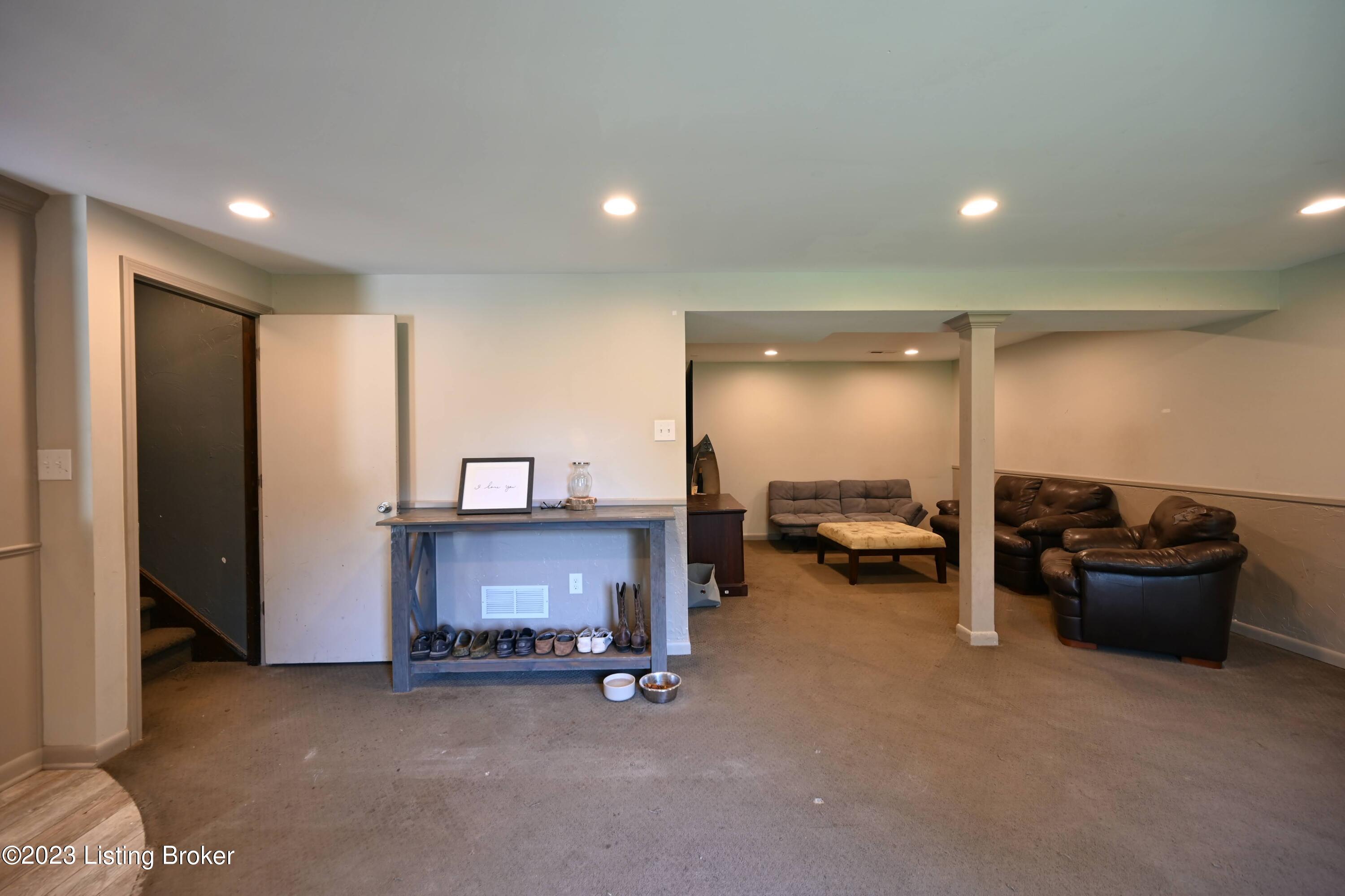 7910 Rochelle Road Louisville, KY 40228 - Photo 20 of 34 DSC_8857