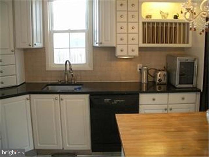 70 Newtown Road Warminster, PA 18974 - Photo 5 of 21 Kitchen