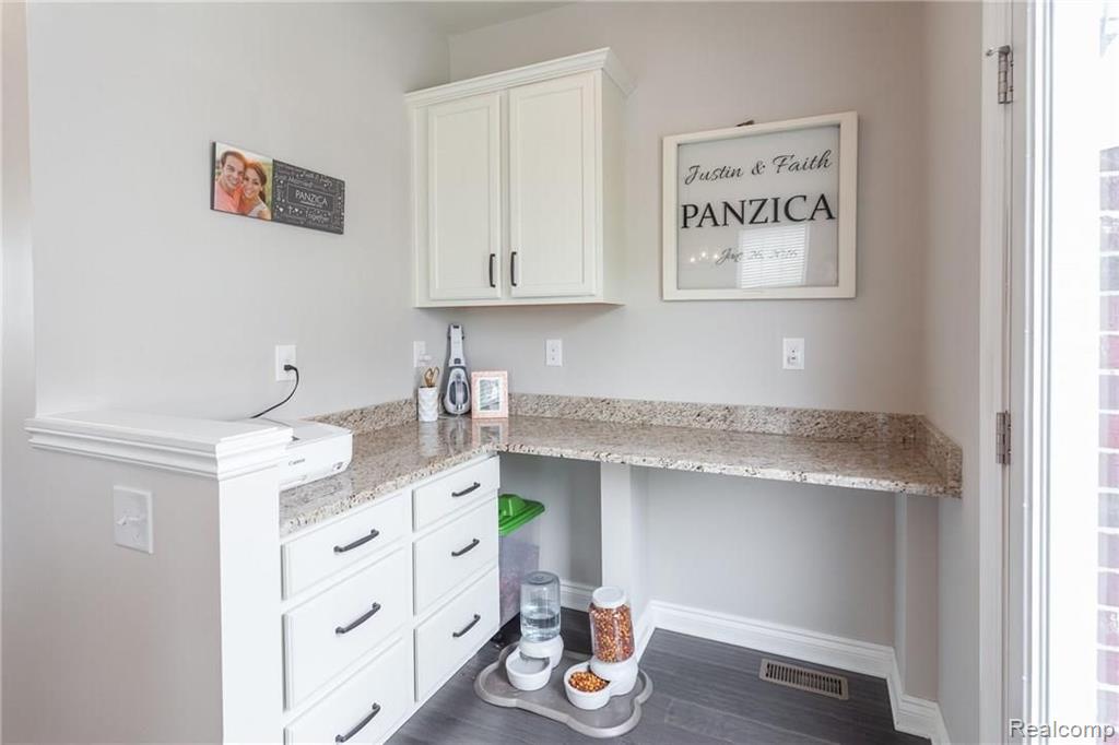 2617 Helmsdale Circle, Unit 62 Rochester Hills, MI 48307 - Photo 14 of 32