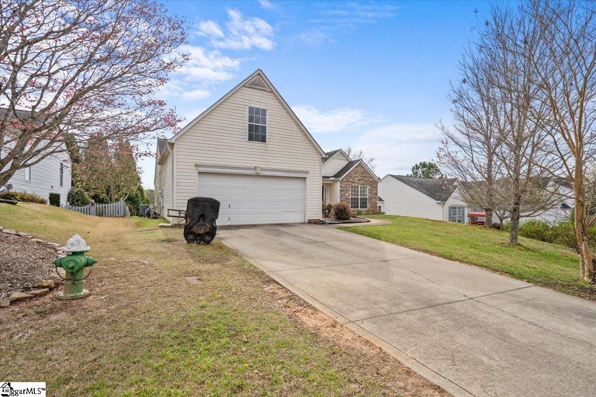 349 Hamilton Parkway Easley, SC 29642 - Photo 3 of 32