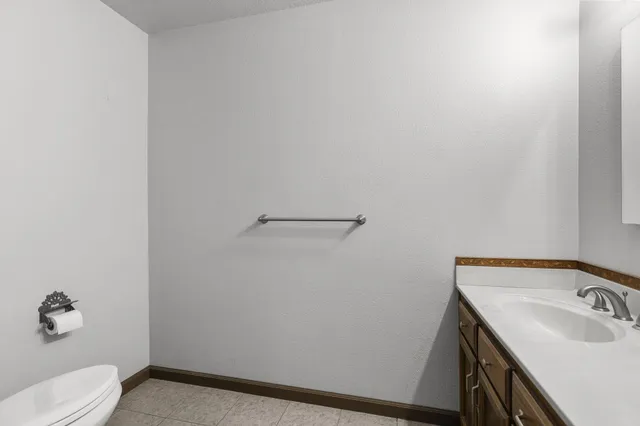 a view of empty room with ceiling fan