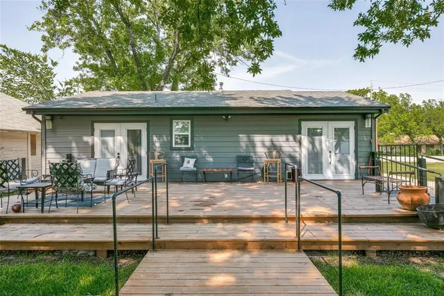 $1,800 | 407 East Broad Street, Forney, TX 75126