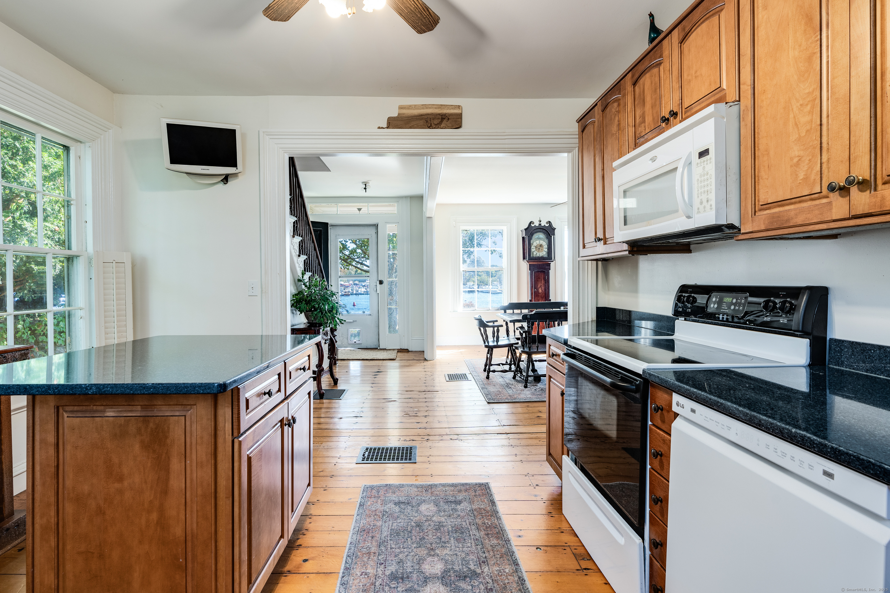 417 River Road Stonington, CT 06379 - Photo 15 of 39
