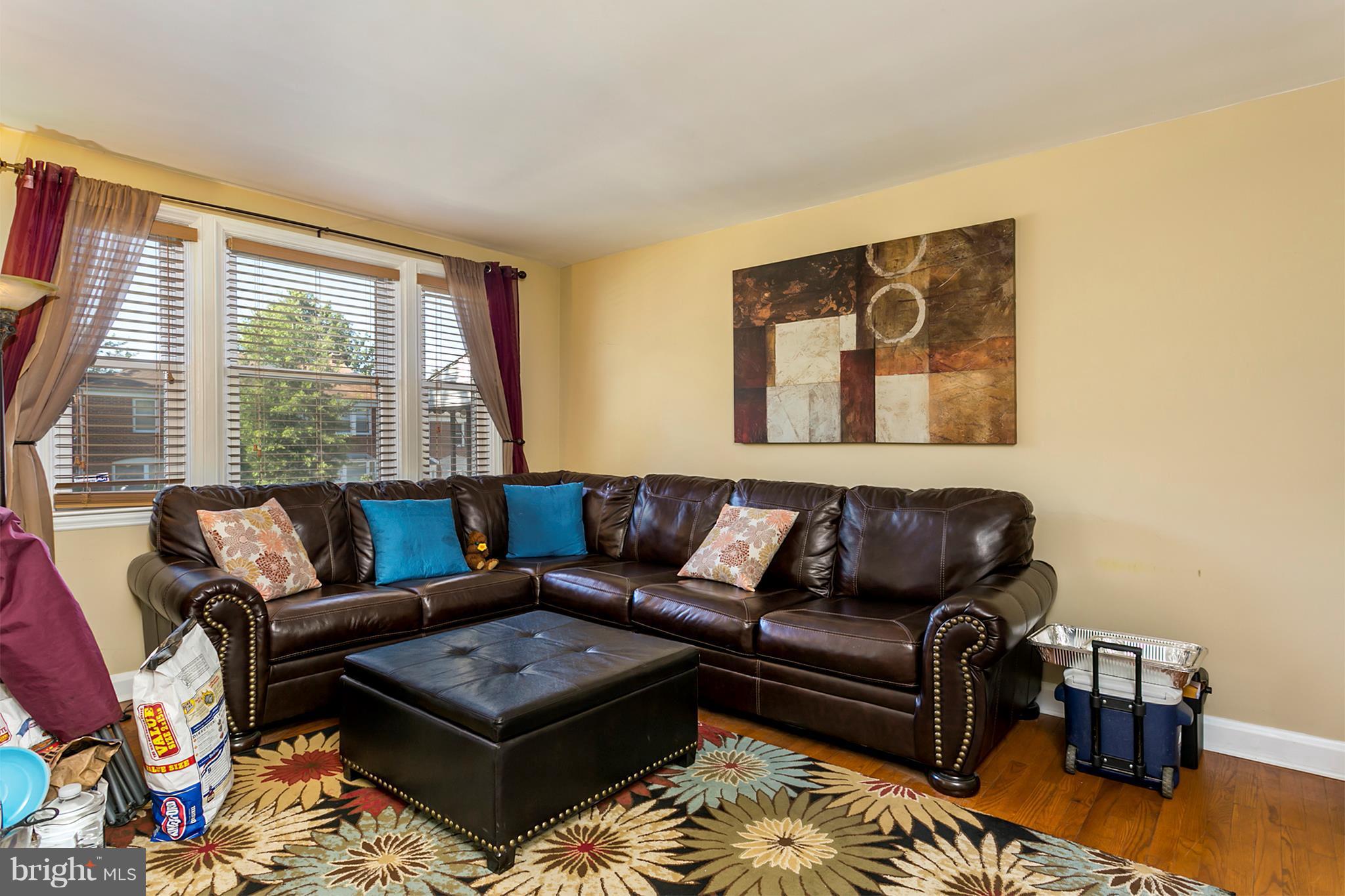 1520 Oakridge Road Baltimore, MD 21218 - Photo 2 of 15 Living Room