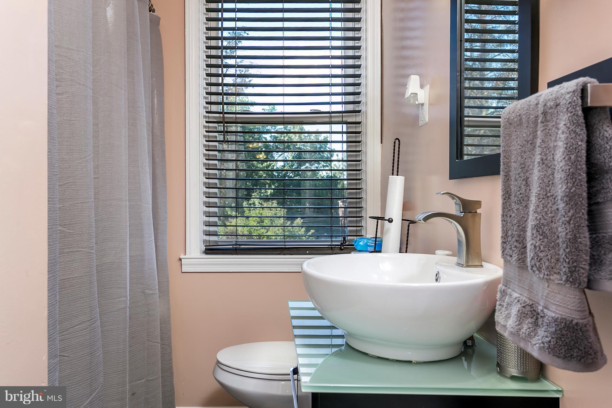 1520 Oakridge Road Baltimore, MD 21218 - Photo 9 of 15 Bath