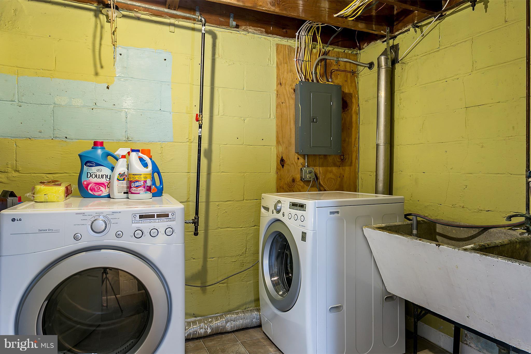 1520 Oakridge Road Baltimore, MD 21218 - Photo 10 of 15 laundry room