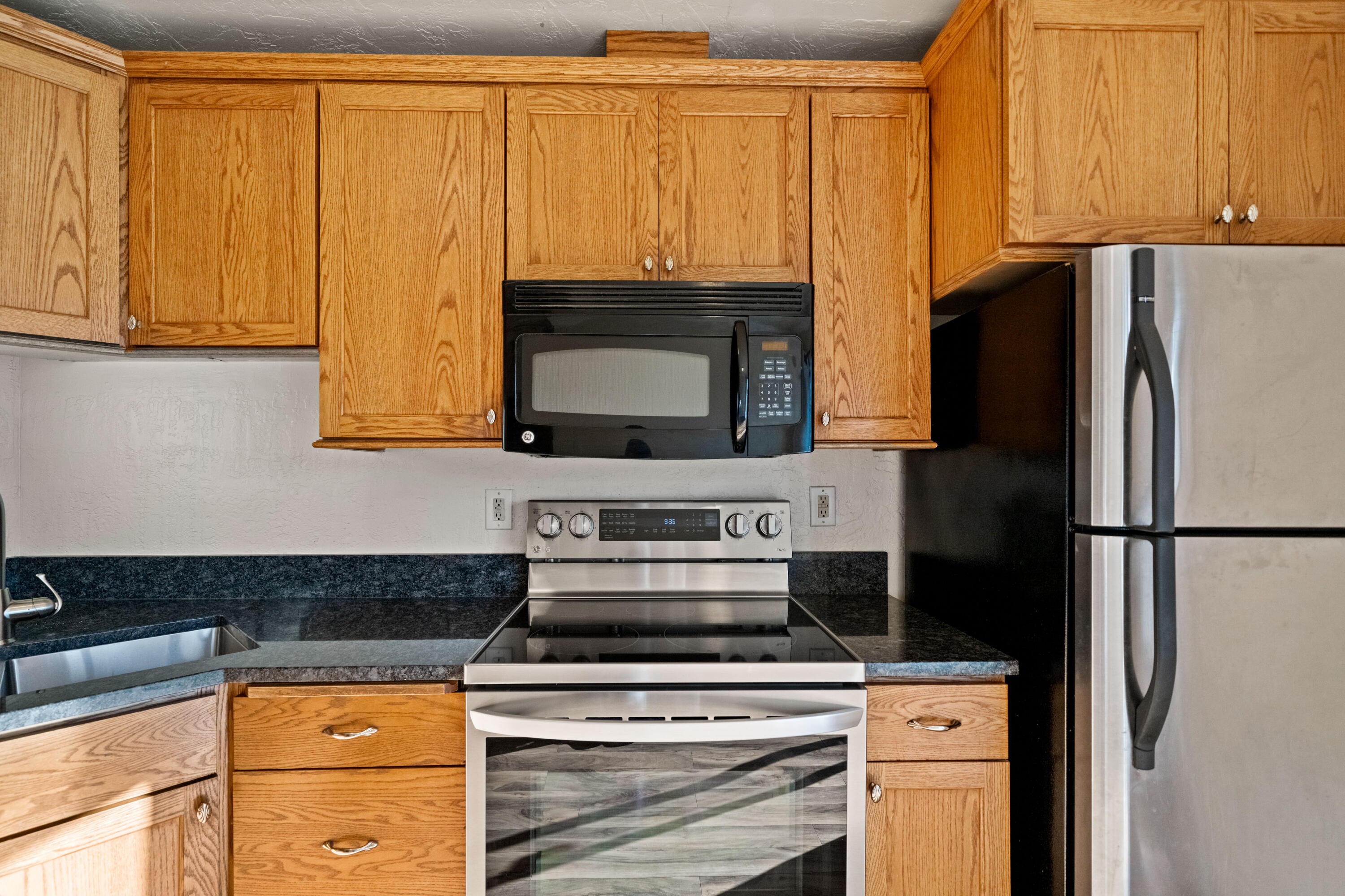 12161 Randolph Road Redding, CA 96003 - Photo 12 of 37 IMG-12