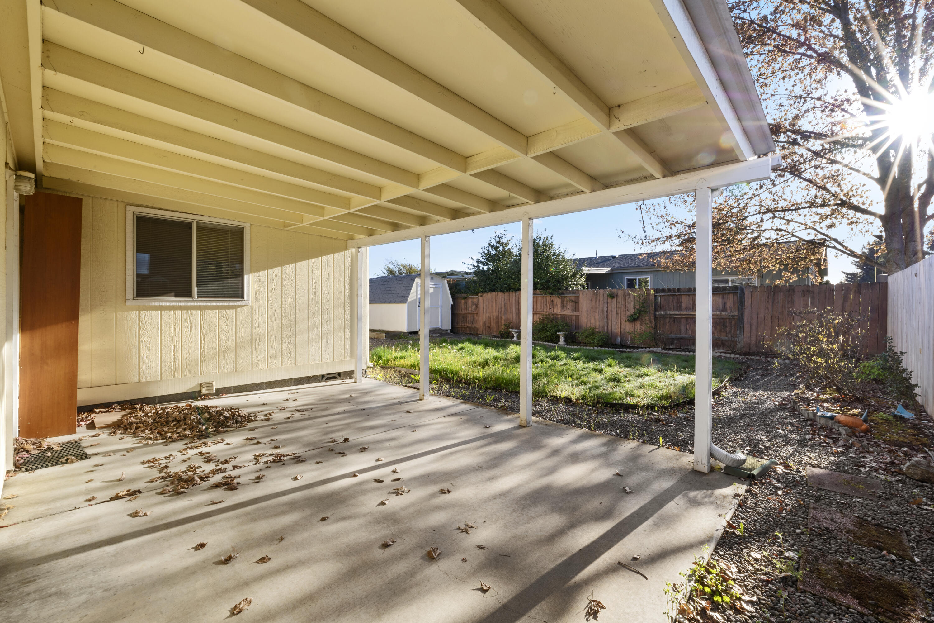 555 Freeman Road, Unit 15 Central Point, OR 97502 - Photo 5 of 7 4-CI_9359