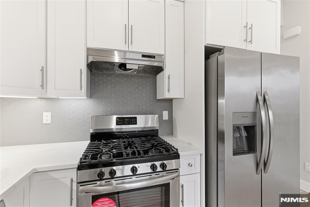12 Dempsey Avenue, Unit A Edgewater, NJ 07020 - Photo 9 of 22