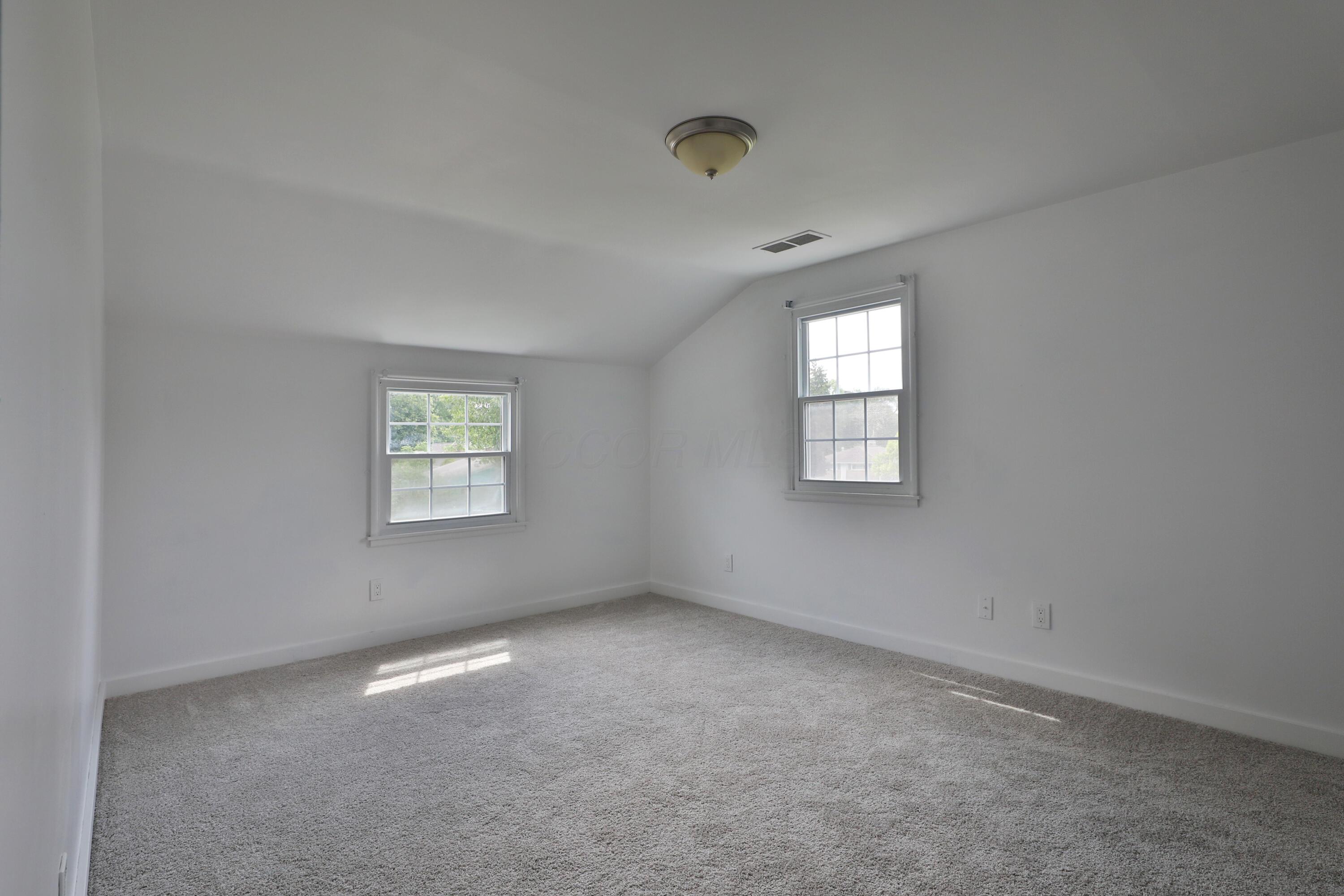 435 North Murray Hill Road Columbus, OH 43228 - Photo 17 of 33