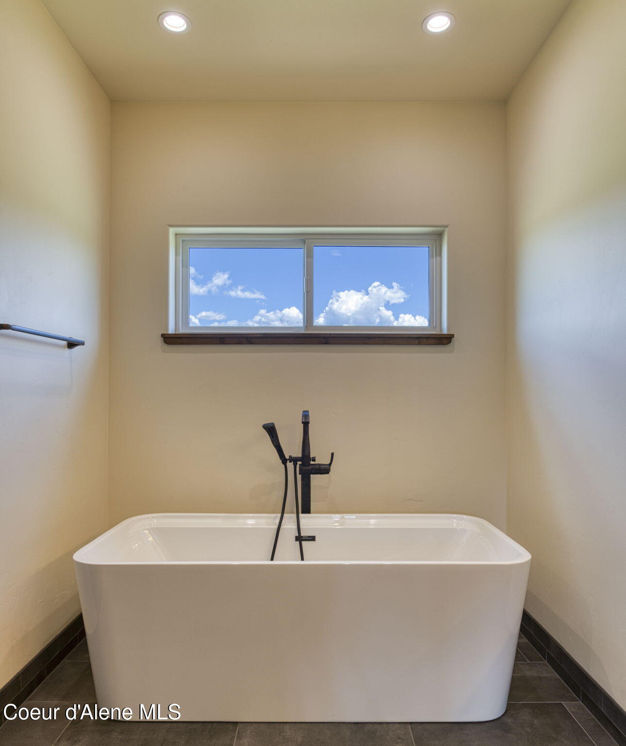 4450 Dufort Road Sagle, ID 83860 - Photo 41 of 81 Spa Like Tub in En Suite