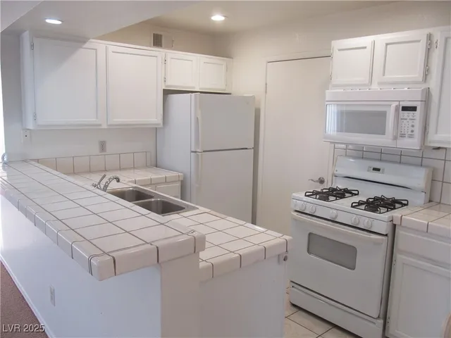 $1,290 | 7570 West Flamingo Road, Unit 251, Las Vegas, NV 89147