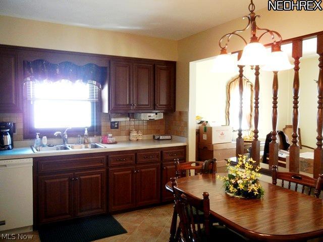 850 Orchardview Road Independence, OH 44131 - Photo 5 of 18 Updated Eat-in Kitchen