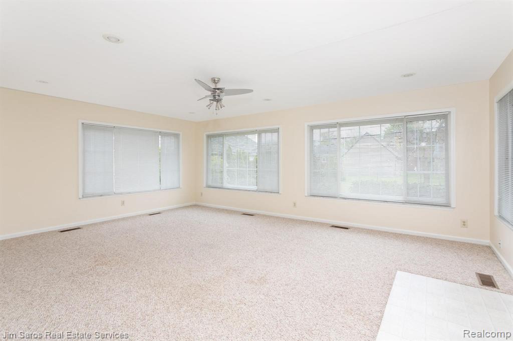 1144 Hampton Road Grosse Pointe Woods, MI 48236 - Photo 5 of 19