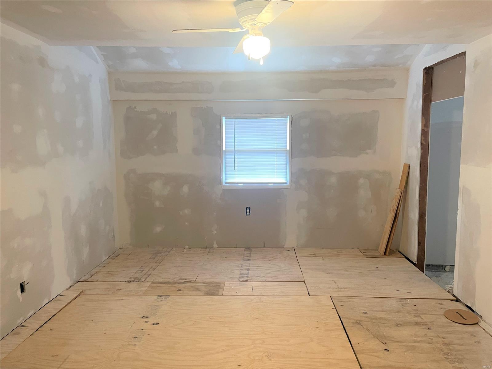 648 Thorngate Road Granite City, IL 62040 - Photo 3 of 10 Gallery Image 3